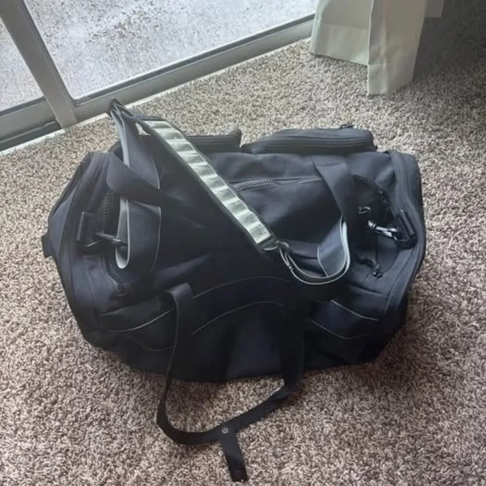 Nike utility duffel bag